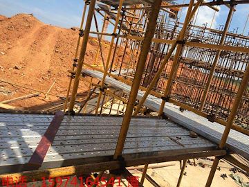 湖北廠(chǎng)家供應(yīng) 防滑鍍鋅移動(dòng)腳手架踏板及配件&#8194;鋼跳板&#8194;沖孔腳手架踏板